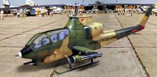 COLLECTORS SHOWCASE VIETNAM WAR CS01130 U.S. ARMY CAMO AH1 COBRA HELICOPTER