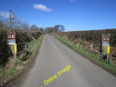 Photo 6x4 Kilallan Road Crosslee/NS4066 Signage encouraging priority for c2013