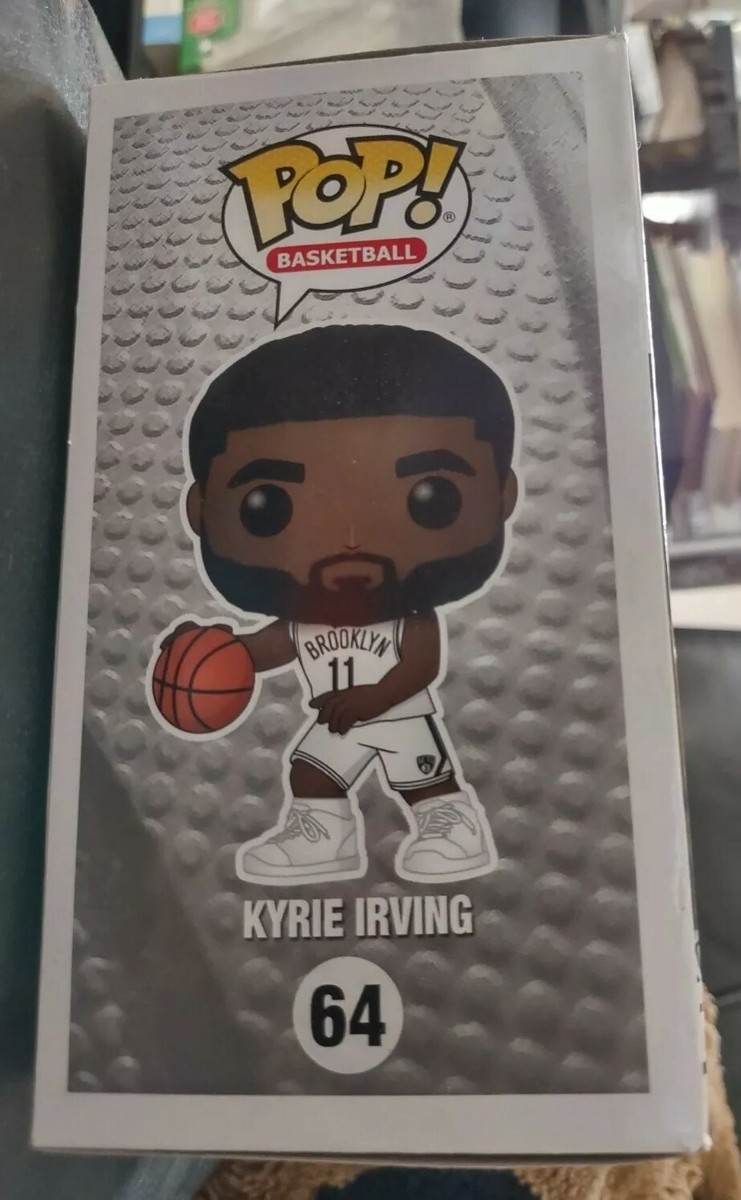 Kyrie Irving funko pop PSAサイン入り s-l400.jpg
