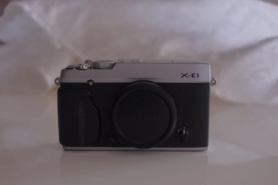 Fujifilm X-E1 16MP X Trans Digital Camera - Silver W/ TT Artisan 27mm F2.8 - image 3 of 4