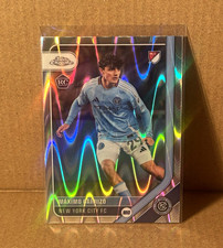 2026 Topps Chrome MLS Soccer Máximo Carrizo New York City FC #104 (RC) RayWave