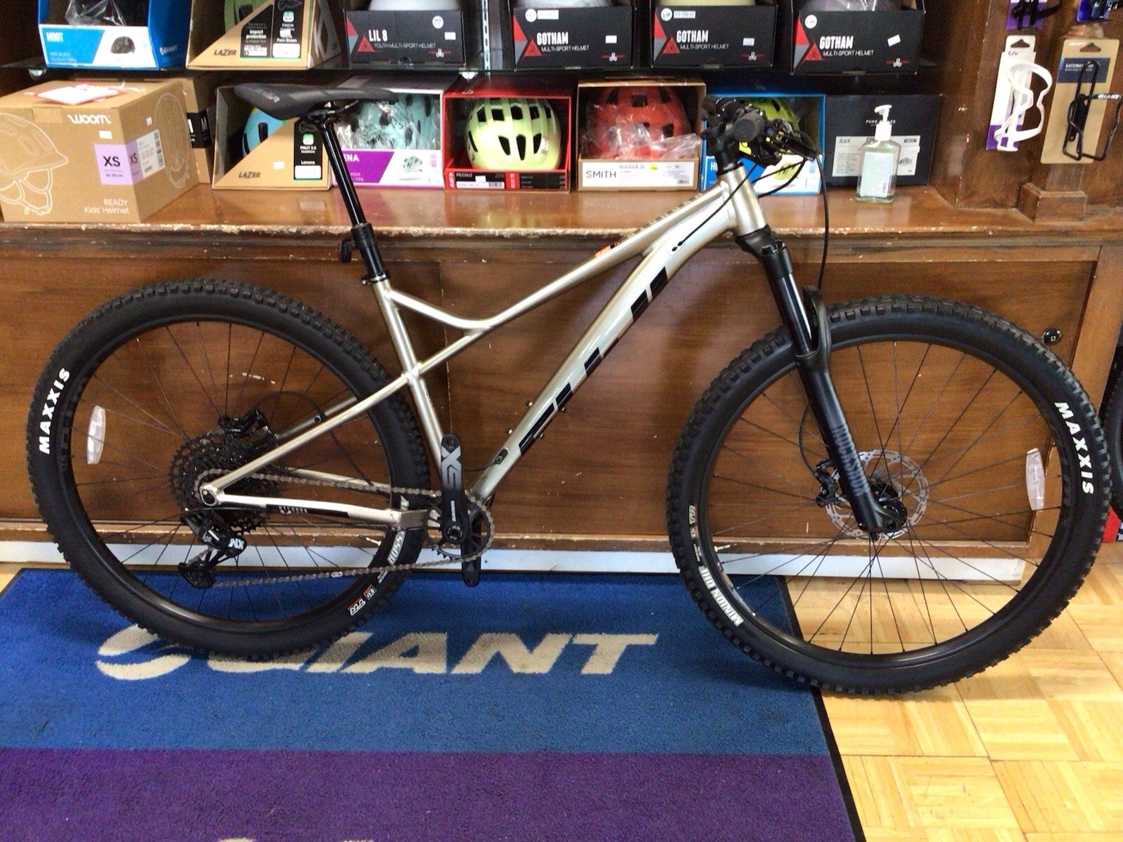 Fuji Bighorn 1.3 19" Aluminum Hardtail Mountain Bike Rocksho