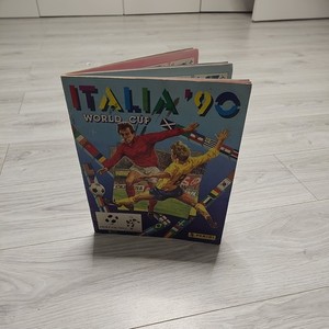 No Writing 100% Complete Panini World Cup Italia 90 Football Sticker Album Book 