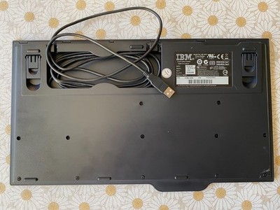 IBM SK-8835 USB Keyboard with Integrated TrackPoint & Touchpad