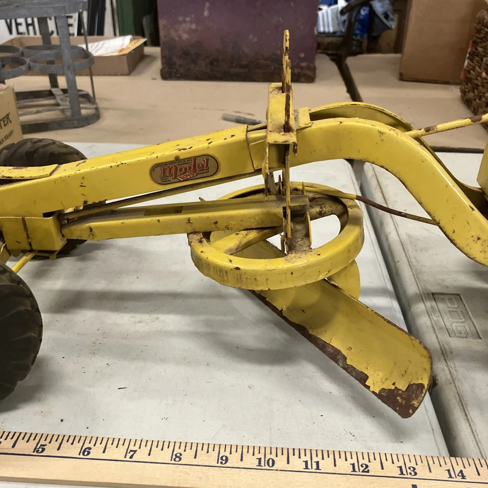 Vintage Doepke Model Adams Motor Grader Truck Toy 26 Inch Pressed Steel - Image 4 of 4