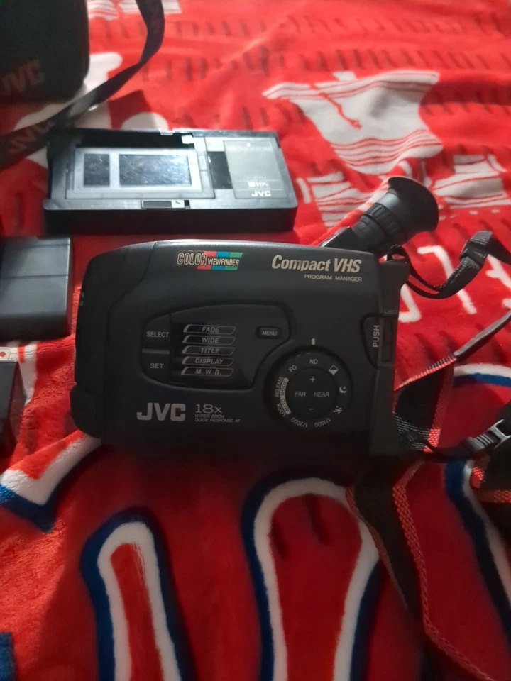 Videocámara analógica JVC GR-AX220U VHS-C con extras Foto 3 de 4