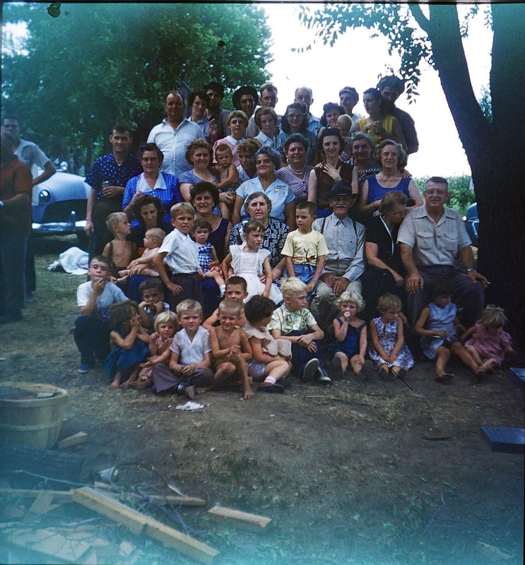 LARGE Family photo - 1954 Stereo Realist slide #448 RBT mount