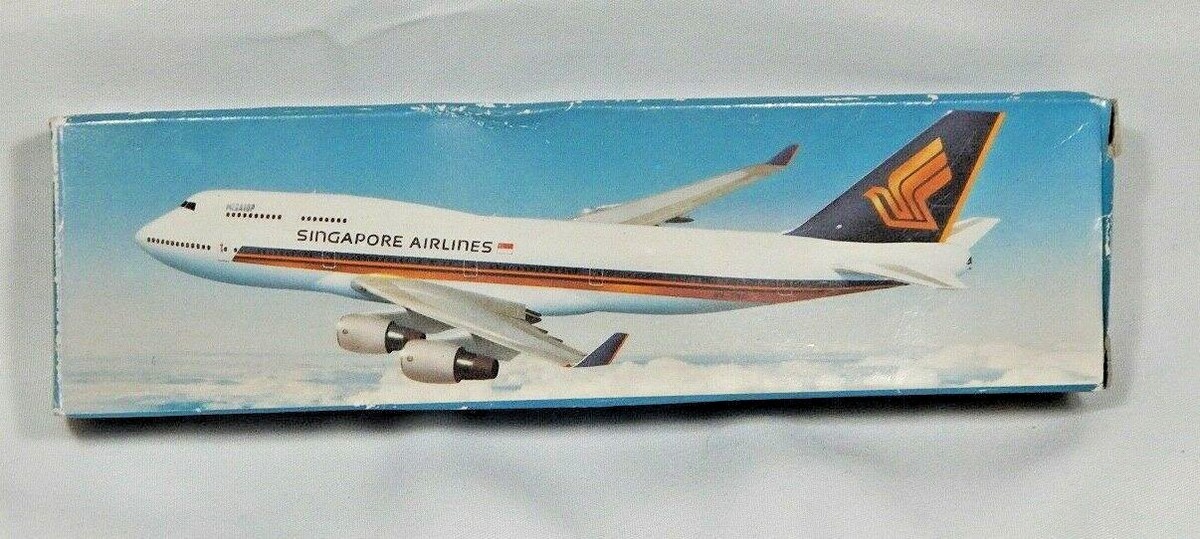 MEGATOP 747-400 Singapore Airlines model MIB Boxed Travel MEGATOP 747-400 Singapore Airlines model MIB Boxed Travel