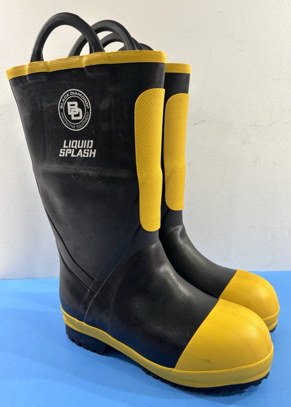 NEW 11 MED BLACK DIAMOND 699-9451 RUBBER FIRE BUNKER FIREFIGHTING BOOTS 6/2024
