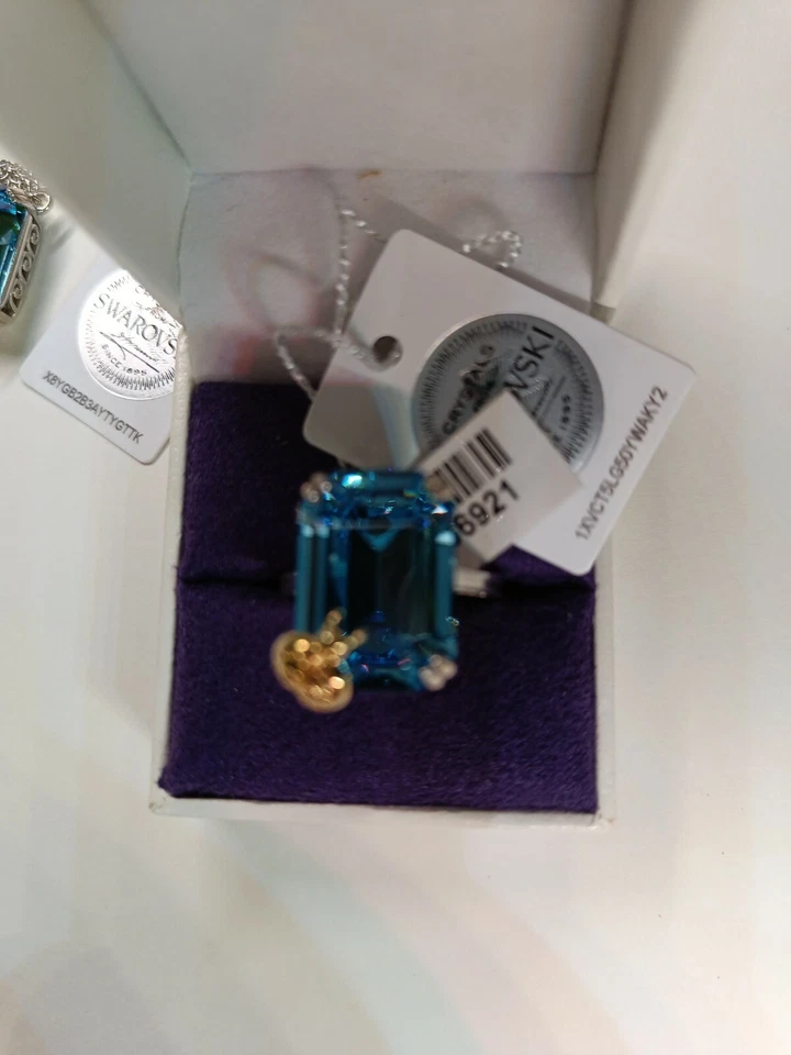 IMPRESIONANTE JUEGO DE REGALO DE PLATA ESTERLINA 925 DE COLGANTE, CADENA Y ANILLO SWAROVSKI. Foto 4 de 4