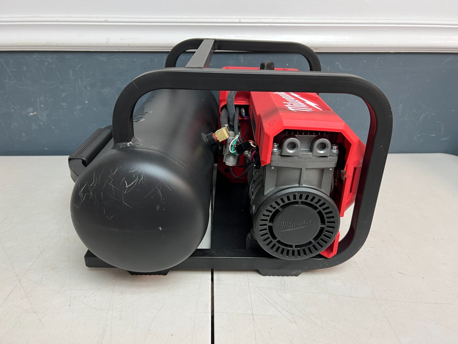 Milwaukee M18 FUEL 18-Volt Lithium-Ion Brushless Cordless 2 Gal Compressor
