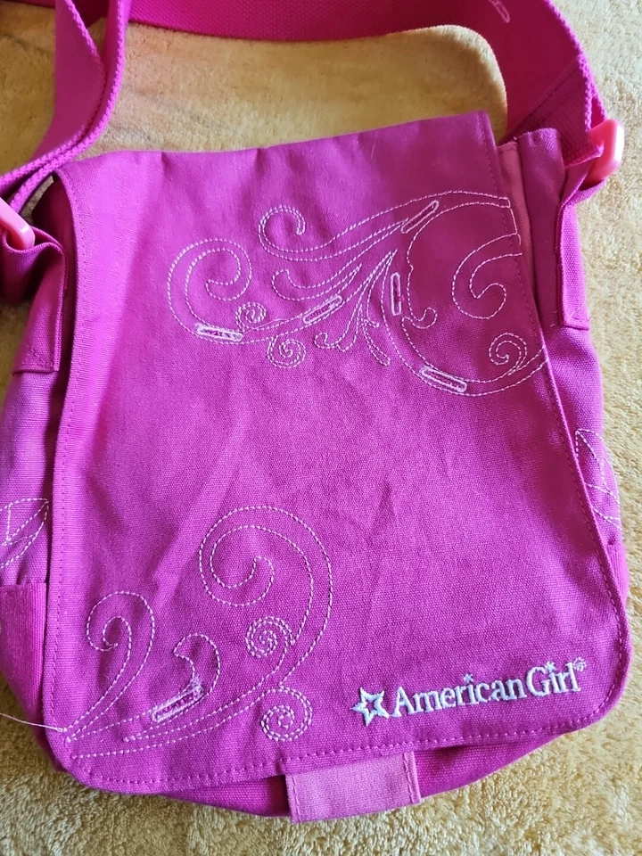 Bolso Bandolera American Girl Rosa Caliente 2011 Bordado Correa Ajustable Foto 3 de 4