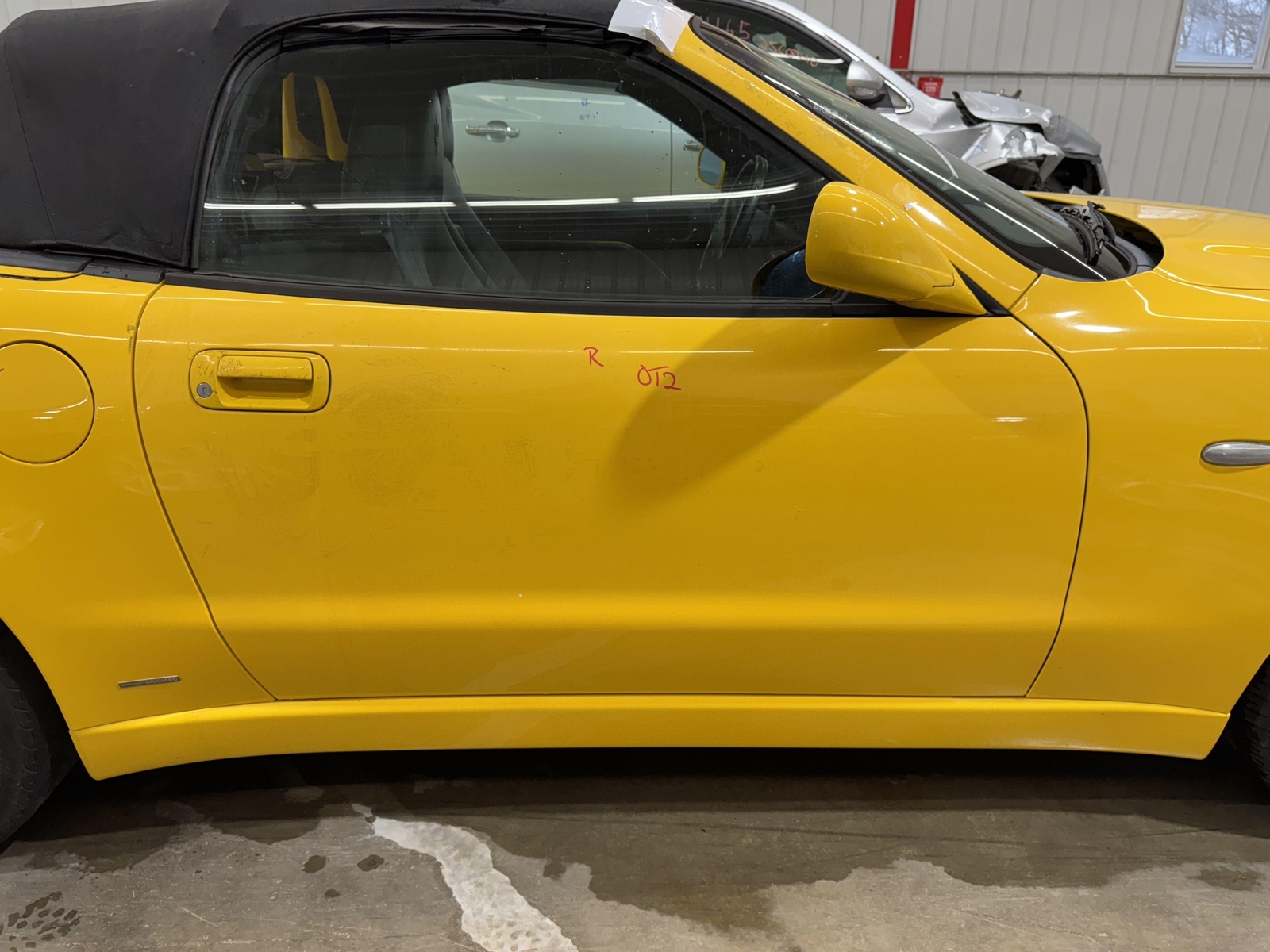 02-06 MASERATI SPYDER CAMBIOCORSA PASSENGER RIGHT FRONT DOOR SHELL YELLOW 231246