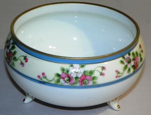 ATQ Noritake Nippon/Japan HAND-PAINTED PORCELAIN Nut & Candy TRI-FOOTED BOWL