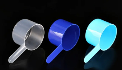 KUNSTSTOFFMESSLÖFFEL / LÖFFEL BLAU UND WEISS 5ML BIS 70ML - PROTEINERGÄNZUNG
