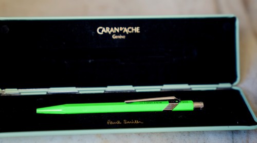 TRES BEAU STYLO BILLE CARAN D'ACHE 849 LAQUE VERT FLUO + BOITE - Picture 7 of 13