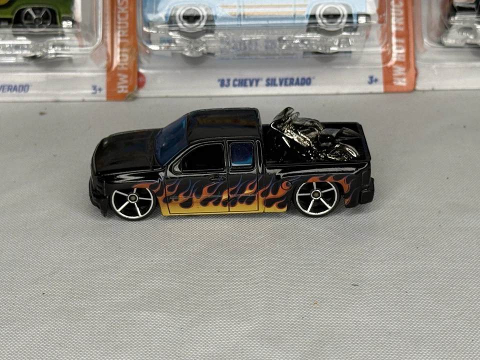 Hot Wheels Chevy Silverado Lote 9 Camiones Nuevo y Suelto Personalizado Llamas Lowrider Set Foto 4 de 4