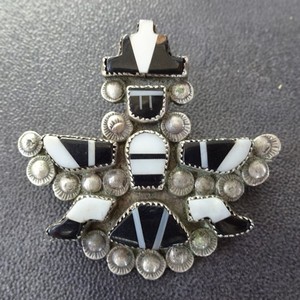 RARE Vintage 1940s ZUNI Sterling Silver KNIFEWING PIN/BROOCH Black and White