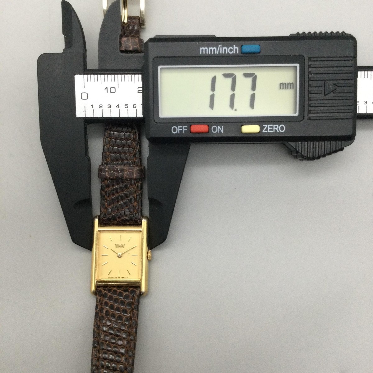 Vintage Seiko Tank Watch Women 18mm Gold Tone 2Y00-5479 Leather