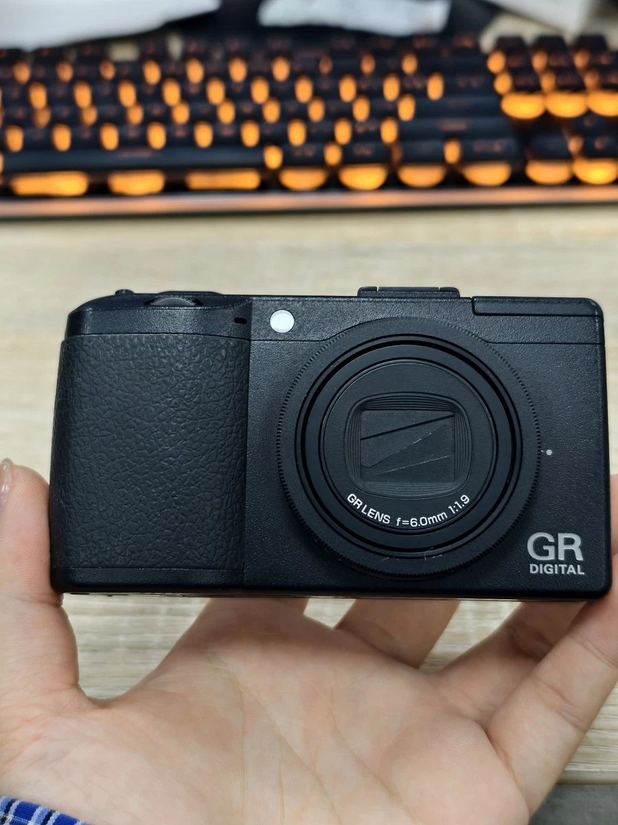 Ricoh Capilo RR211 Vintage Digital Camera [Boxed] 2 MP 4x Digital Zoom