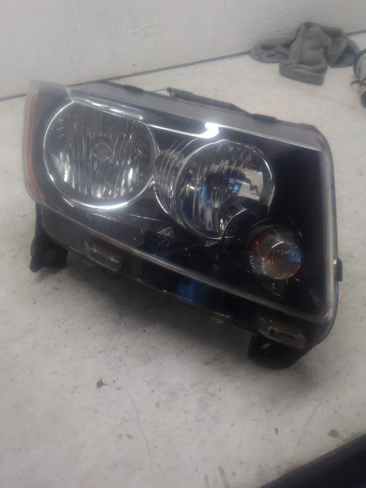 Used Right Headlight Assembly fits: 2016 Jeep Compass black bezel Right Grade C Foto 2 de 4