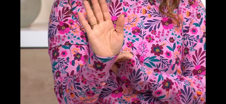 Top de manga larga con cuello falso estampado floral adaptativo Denim & Co talla M A624929 Foto 4 de 4