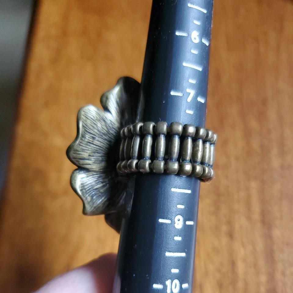 Anillo elástico vintage con diamantes de imitación de flores talla 8 color bronce Foto 2 de 4