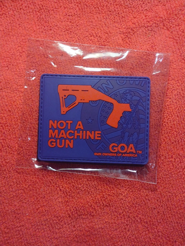 NOT A AMETRALLADORA GOA Parche Moral SHOT-SHOW 2025 PVC Gancho y bucle Nuevo en Paquete Rojo/Azul - Imagen 3 de 4