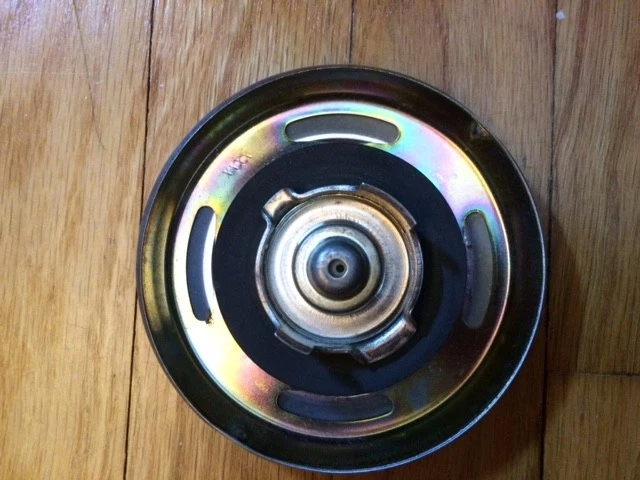 Ford Granada 1975-1978 tapa de combustible nuevo en stock Foto 2 de 3