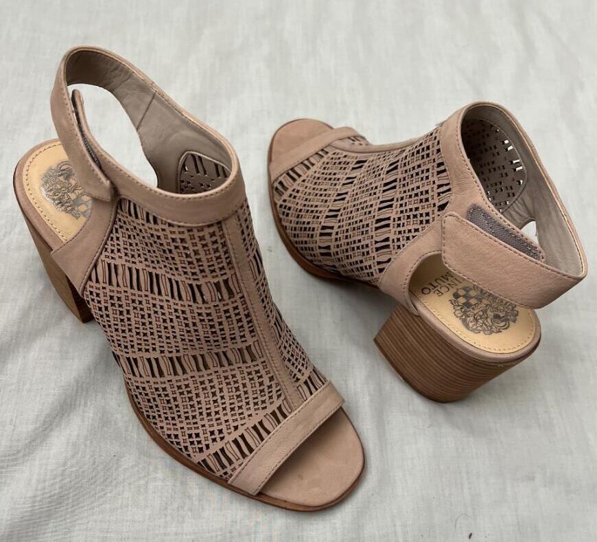 VINCE CAMUTO sz Keannie open toe block heel perforated nubuck