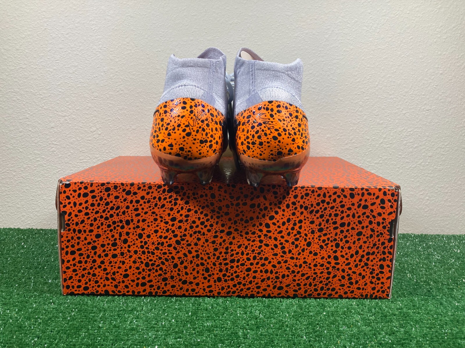 9.5 Men - Nike Phantom Luna 2 Elite FG Electric White Safari Soccer Cleats RARE image 3