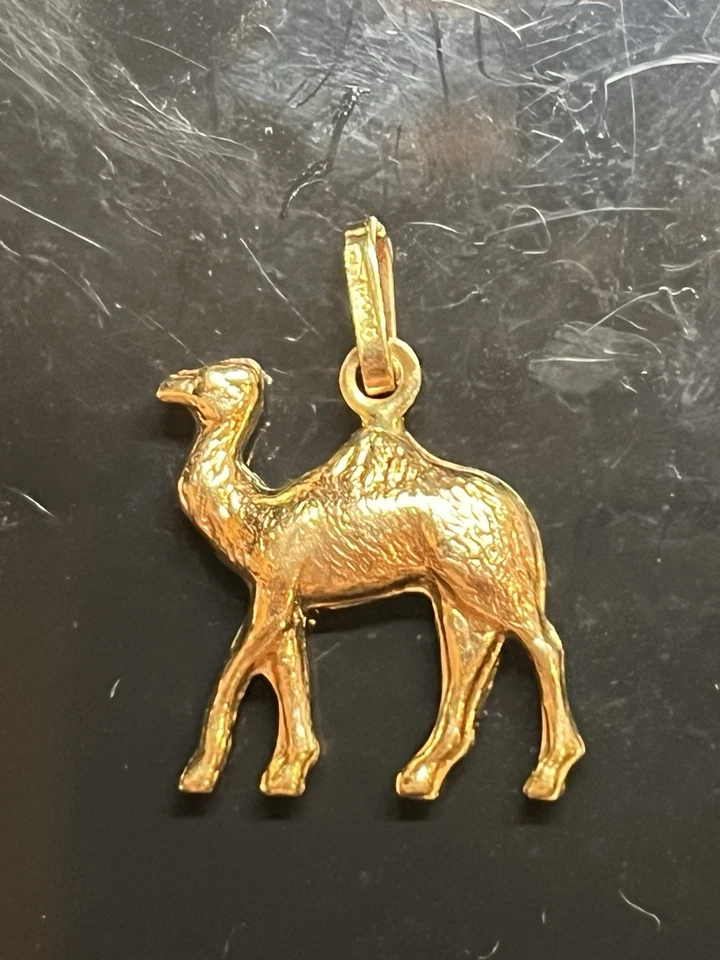 18K Yellow Gold .750 Saudi Arabia Camel Charm Pendant 3D Heavy 2.4g Arabic Islam - Image 2 of 4
