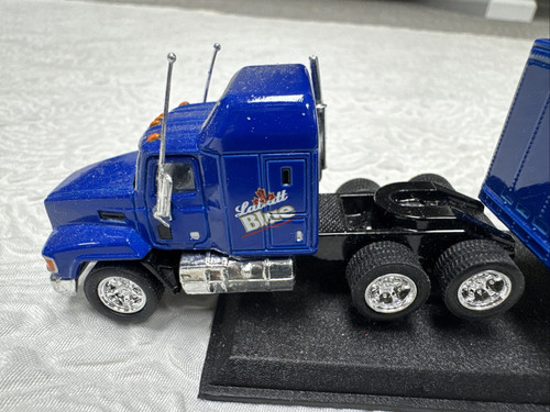 Matchbox Collectibles Labatt Blue MACK CH600 Tractor Trailer - Picture 4 of 9