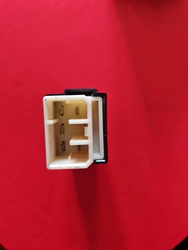 Кнопка переключателя стеклоподъемника для пассажиров или задних пассажиров Isuzu Rodeo Honda Passport 91-94 годов выпуска - Изображение 4 из 4