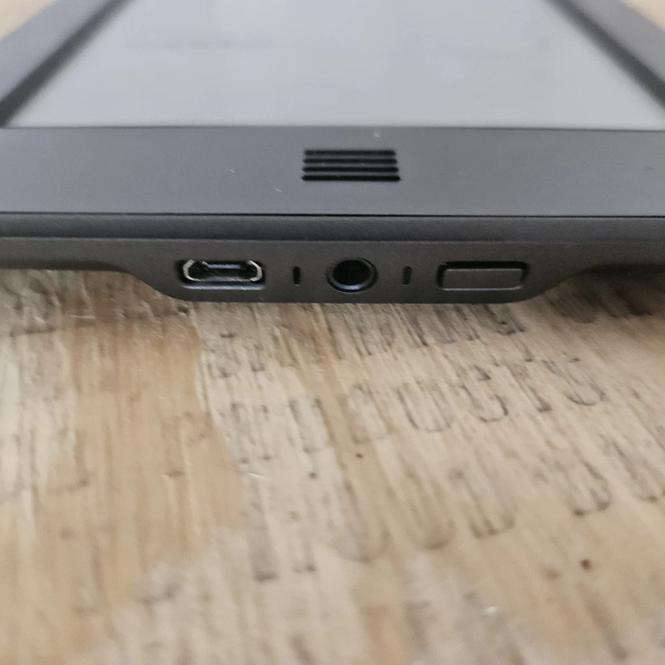 Amazon Kindle Touch 4th Generation model D01200 - Image 4 of 4