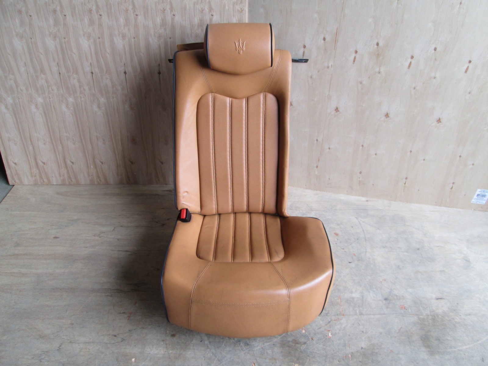 Maserati Quattroporte - LH / Rear Seat w/ Rails / Guides Peanut Butter- Black 