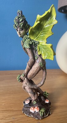 Wald Sprite Ornament mit grünen Flügeln Figur Fee Pixie Neu & Originalverpackt 21 cm