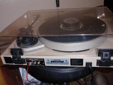 HARMON KARDON T60 TURNTABLE... NICE UNIT... READ ...Description / Pictures