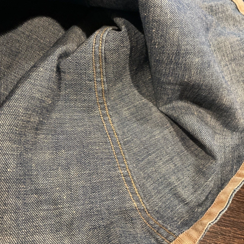 Camisa jeans masculina nova sem etiquetas Ag Adriano Goldschmied M botão bolsos frontais desgastada - Imagem 3 de 4