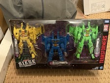 Transformers War for Cybertron: Siege Voyager Seekers Three-Pack Rainmakers