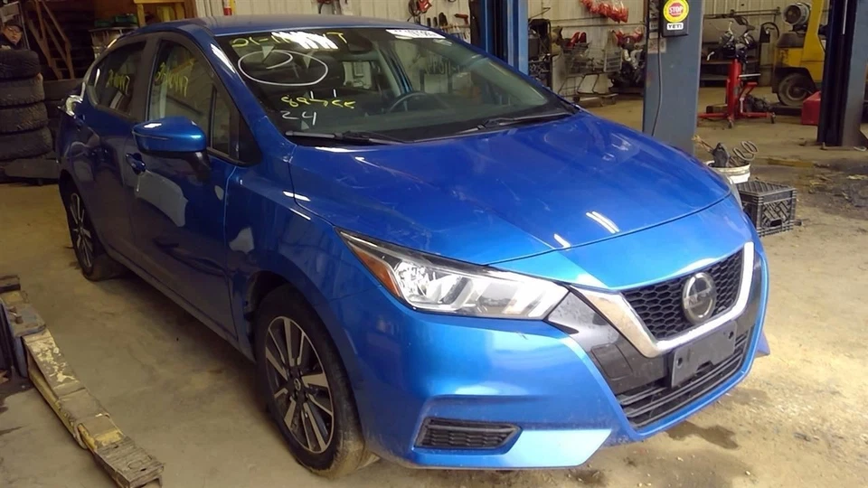 Brazo limpiaparabrisas izquierdo conductor Nissan Versa 20 21 22 23 24 Foto 3 de 4