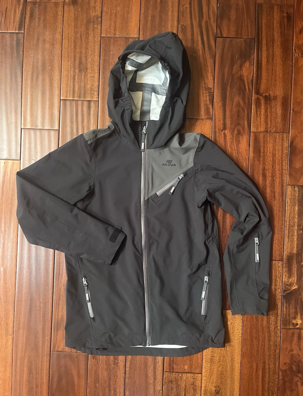 Akova Elevated Kids Boys Hardshell Outdoor Winter Ski Jacket Black Gray 14