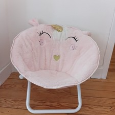 fauteuil enfant rose en fausse fourrure neuf très doux et confortable.
