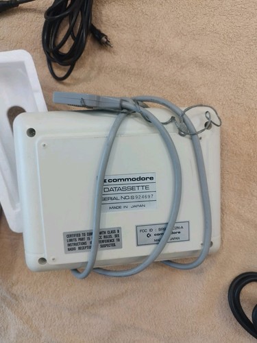 COMMODORE 64 BISCOTTONE + DATASETTE - Zdjęcie 7 z 11