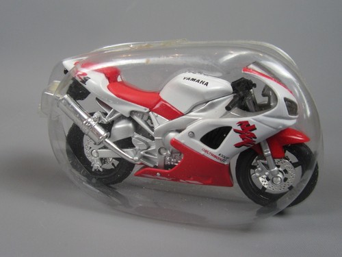 B707 Maisto China Yamaha YZF-R1 Racing Motorcycle Red 1:18 New In Blister