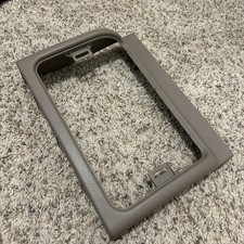 03-06 Tahoe Yucon Silverado Avalanche Gmc Sierra Center Console Upper Trim Beige 03-06 Tahoe Yucon Silverado Avalanche Gmc Sierra Center Console Upper Trim Beige