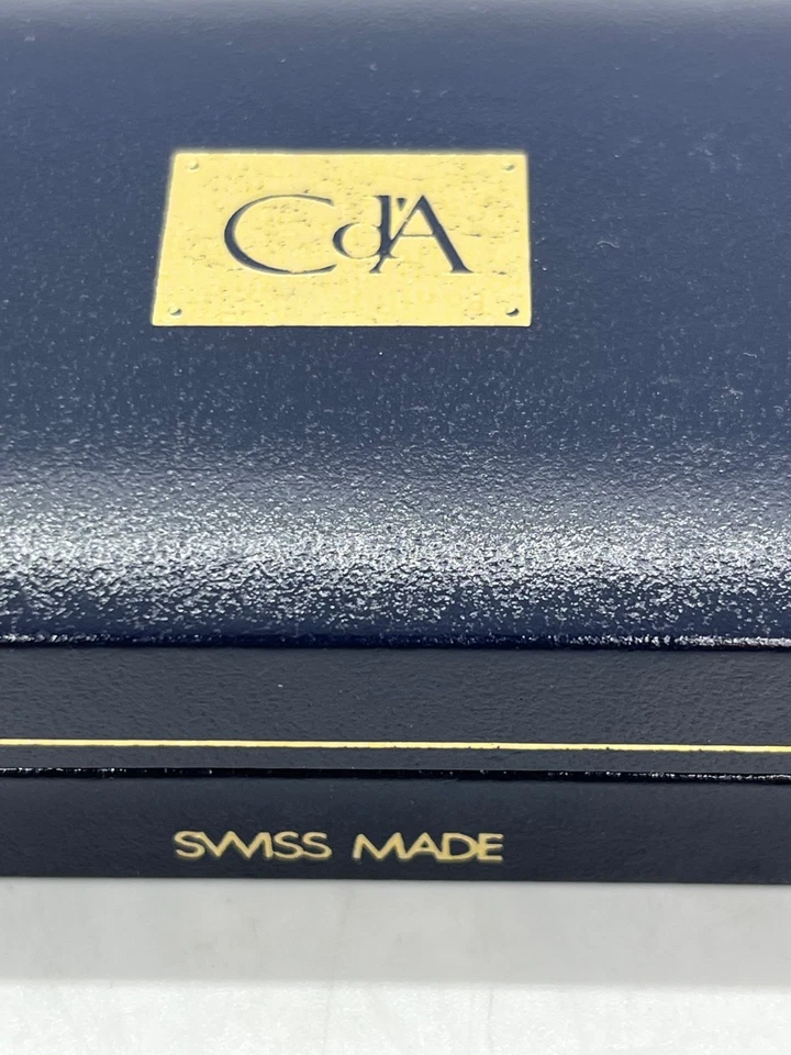 Bolígrafo Caran d'Ache negro con adornos dorados - De colección Foto 3 de 4