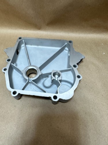 Briggs & Stratton Sump/Crankcase Cover 392974 - Picture 3 of 7