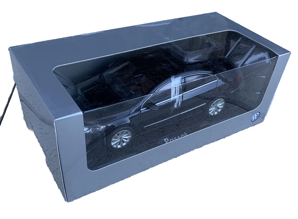 Volkswagen Passat CC - scala 1/18 - modellino auto VW Norev - Immagine 2 di 4