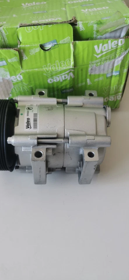 Valeo AirCon Compressor Fits Ford Galaxy/Scorpio/Mondeo/Cougar/Transit 1018267 - Image 3 of 4
